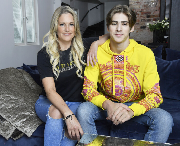 Laila Bagge med sonen Liam Pitts, inför premiären av <span class=" italic" data-lab-italic_desktop="italic">Lailaland</span>. Foto: Karin Törnblom/TT. Laila Bagge och sonen Liam Pitts i programmet Lailaland