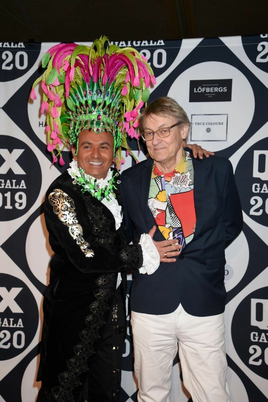 Konstnären och tv-profilen Lars Lerin tillsammans med Manuel Junior Lerin. Lars Lerin och Manuel Junior Lerin på röda mattan på QX-galan 2020