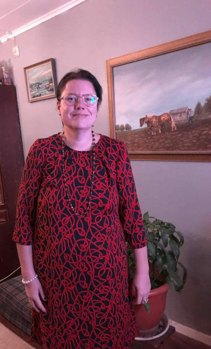Linda i klänningen som hon så länge velat komma i igen. Foto: Privat. Linda Vackenklint i klänningen hon ville komma i.