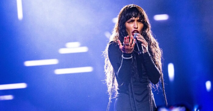 Loreen<span class=""> </span>tog hem hela Eurovision Song Contest med <span class=""><span class=" italic" data-lab-italic_desktop="italic">Euphoria</span> </span>2012. Nu är artisten tillbaka med bidraget <span class=""><span class=" italic" data-lab-italic_desktop="italic">Tattoo</span>.</span> Loreen uppträder på scen.