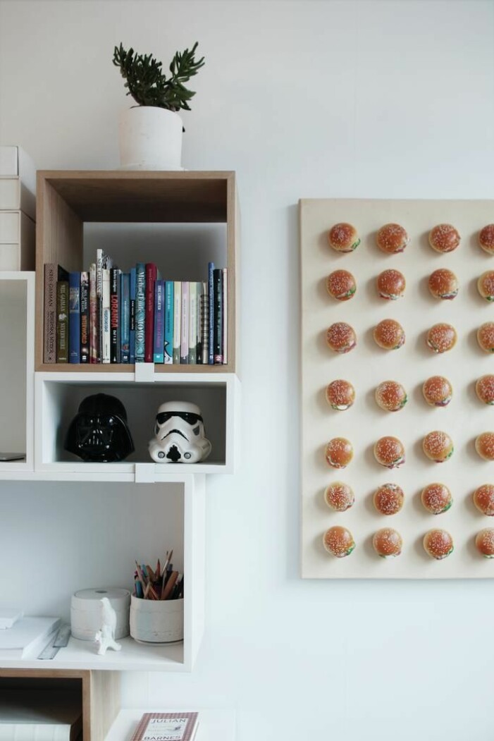 Försäljaren låter oss veta att Lottas lägenhet kan göras om till en fyra eller bygga till loft.