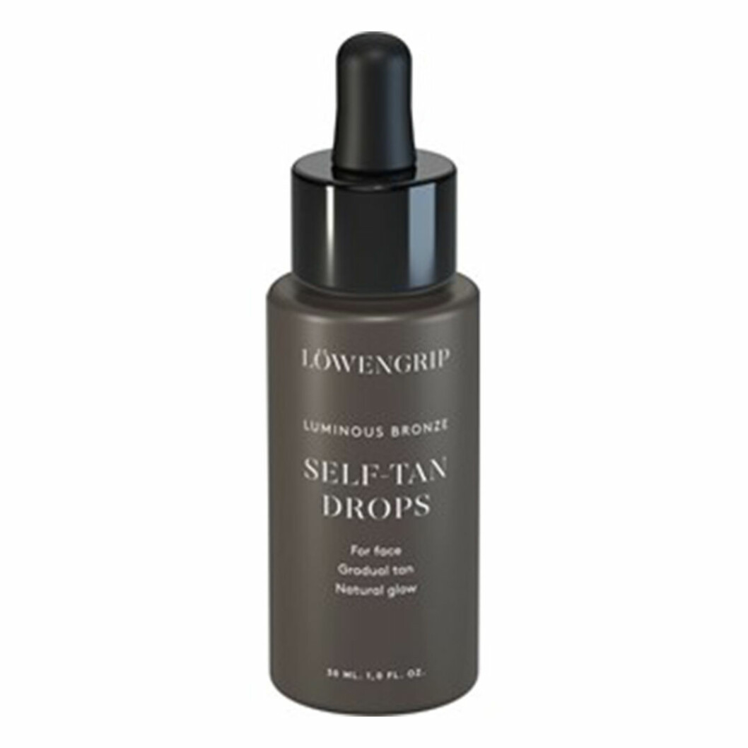 Löwengrip, Luminous bronze self-tan drops, 30 ml. <a href="http://www.awin1.com/cread.php?awinaffid=439047&awinmid=8995&clickref=busansikte&p=https%3A%2F%2Fwww.apotekhjartat.se%2Fprodukt%2Flowengrip-luminous-bronze-self-tan-drops%2F" target="_blank" rel="noopener">Här kan du köpa den</a>. Löwengrip brun utan sol för ansiktet