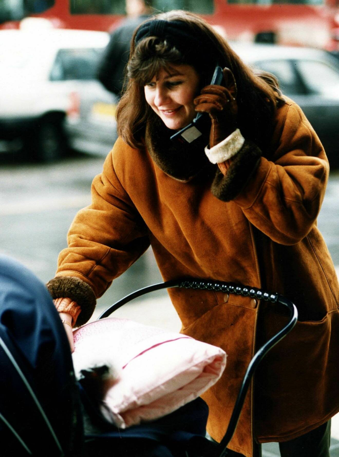 kvinna med mobiltelefon 1994