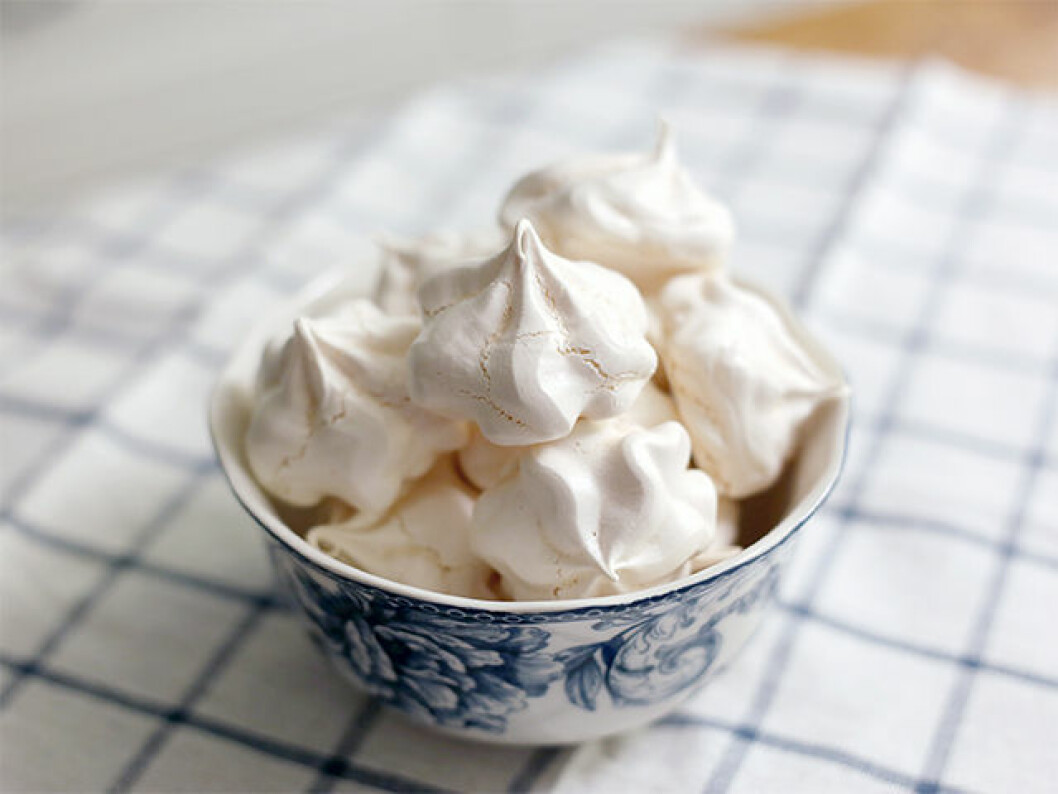 Via: <a href="http://www.livestrong.com/article/552766-how-to-whip-meringues-without-a-beater/" target="_blank" rel="noopener">livestrong</a> Via: livestrong
