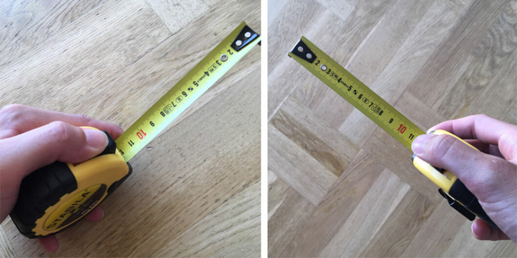 Mäter du med vänster får du läsa av bandet uppochner! Foto: Mikaela Alex Vänster och höger hand som håller ett måttband.