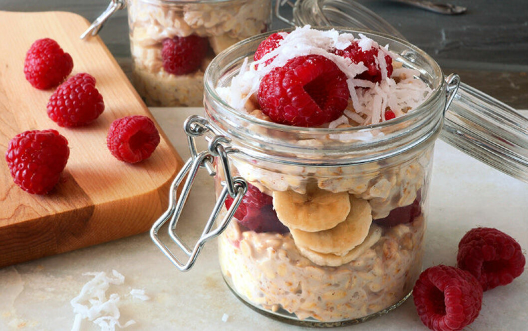 Overnight oats är en nyttigt och gott mellanmål som är lätt att ta med
