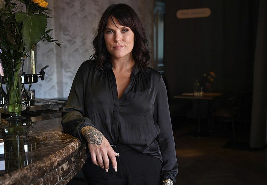 Mia Skäringer är just nu aktuell med turnén <em>Avig Maria – No More Fucks To Give</em>. En bild på komikern Mia Skäringer, aktuell med turnén Avig Maria – No More Fucks To Give.