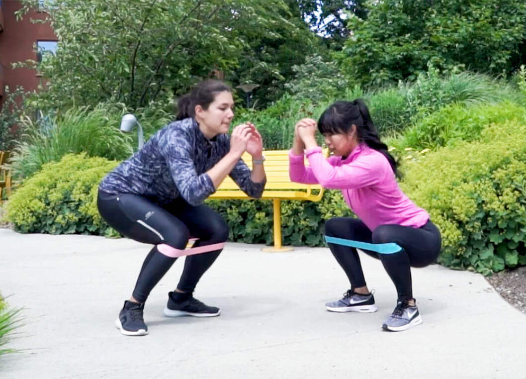 Träna med minibands – jumpsquats