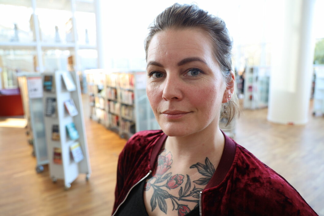 I höst kommer Mirijams bok <em>Lite trött bara, annars bra</em>. Foto: Fredrik Rubin Mirijam Geyerhofer är författare till boken Lite trött bara, annars bra