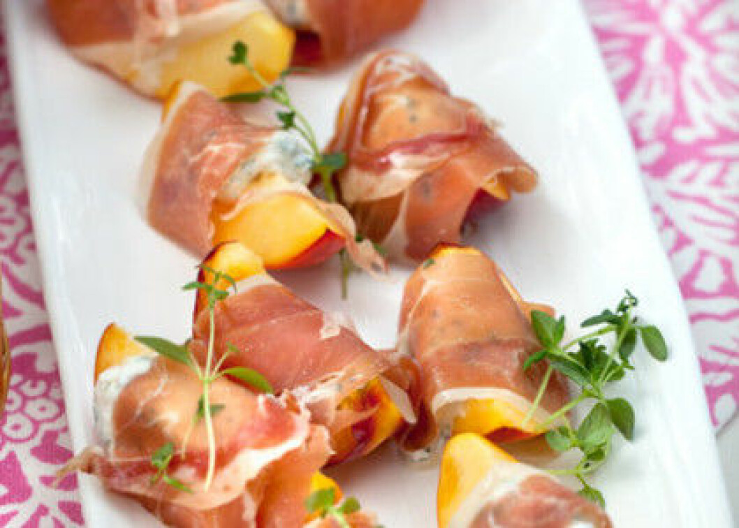Mors dag meny: Recept på nektarinklyftor med örtkryddad färskost.