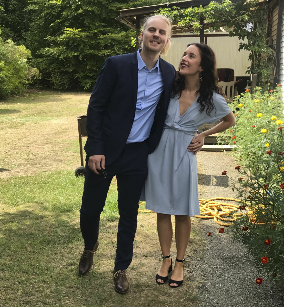 Pojkvännen Arvid har varit ett stort stöd för Nikki. Nikki Kjellsson som har multipel skleros, tillsammans med pojkvännen Arvid.