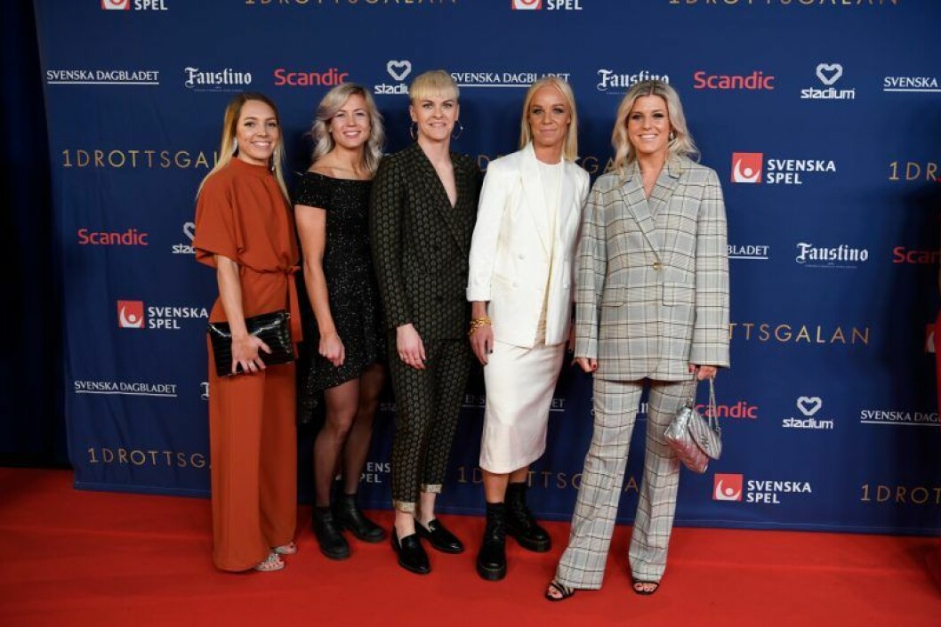 Elin Rubensson, Hanna Glas, Nilla Fischer, Caroline Seger och Olivia Schough på röda mattan på Idrottsgalan 2020