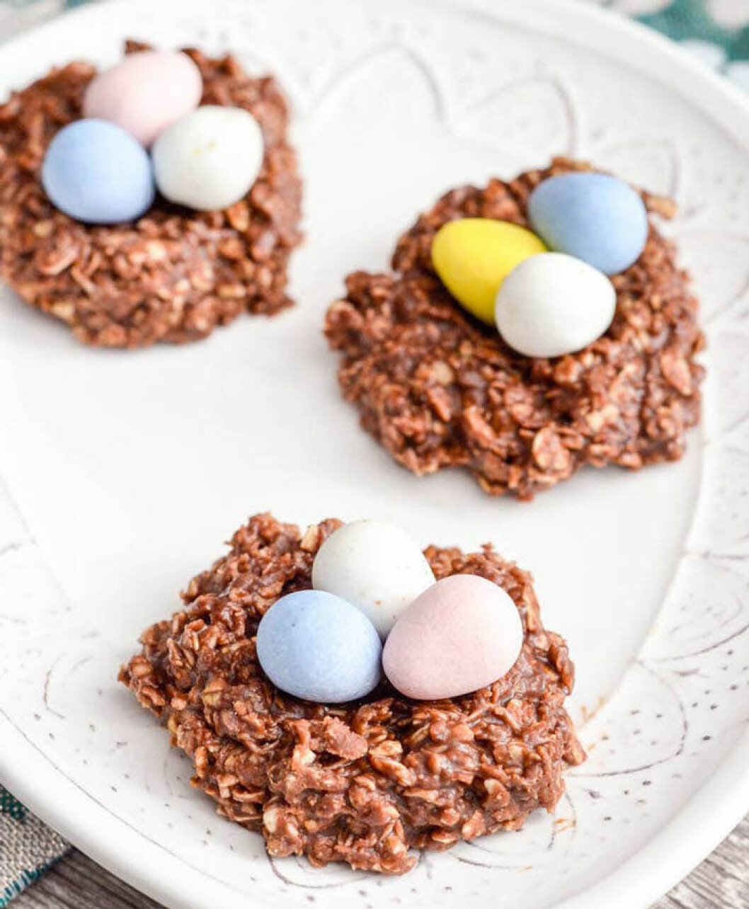 Via: Joyfoodsunshine.com Påskgodis som ser ut som fågelbon. Jordnöt- och chokladnäste