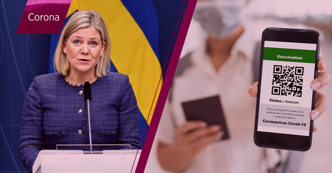Statsminister Magdalena Andersson (S) och en person som håller upp sitt vaccinpass.