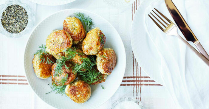 Recept av: Julie Hey Foto: Betina Hastoft Frikadeller gjorda på fisk.