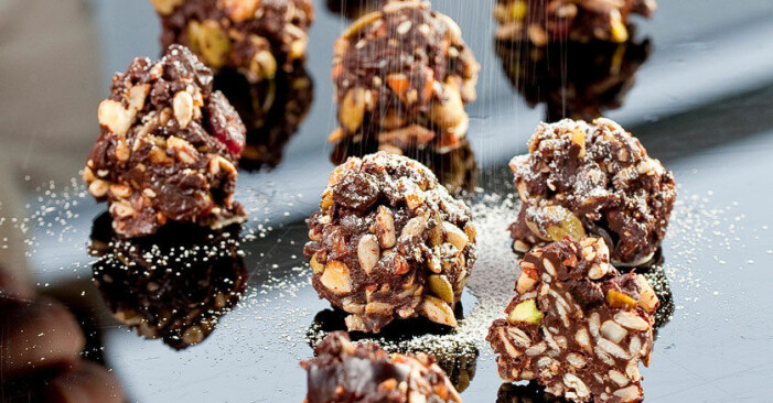Recept av: Boel Ottmer och Irene Ingelmark Foto: Pontus Ferneman och Christina Uhlin Knapriga läckerbitar bestående av torkad frukt och nötter
