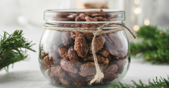 Gott nötgodis med pepparkakssmak, fint att ge bort som julgåva. Nyttigt julgodis: Brända mandlar med pepparkakssmak
