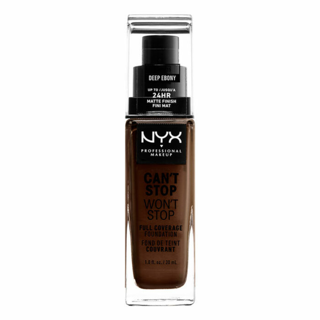 Foundation från NYX Professional Makeup, 199 kronor. <a href="https://track.adtraction.com/t/t?a=1117786221&as=1213658115&t=2&tk=1&epi=tackande-foundation&url=https://www.lyko.se/nyx-professional-makeup/ansikte/nyx-cant-stop-wontstop-foundation-deep6" target="_blank" rel="noopener">Här kan du köpa den</a>. Täckande foundation NYX professional