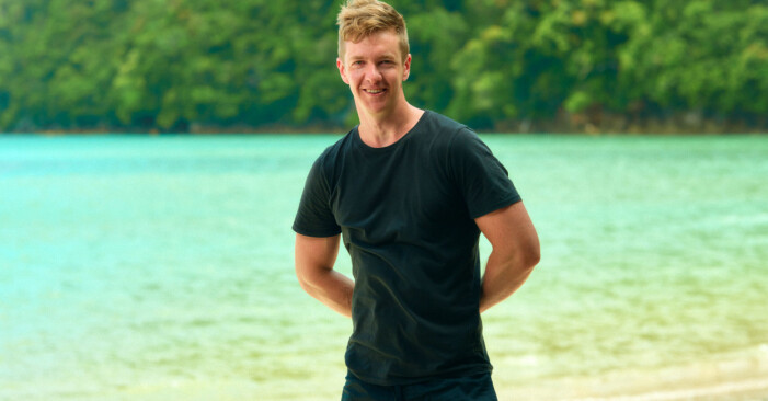 Fiskodlaren Oskar Hammarstedt har tänkt till och tagit med sig ett flugbindningsset.<br class=""><span class=" italic" data-lab-italic_desktop="italic">Foto: TV4.</span> Oskar Hammarstedt