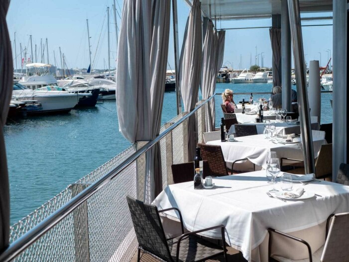 Hamnrestaurangen Es Náutic meny bjöd på havets läckerheter. lunchställe vid Sant Antonis hamn
