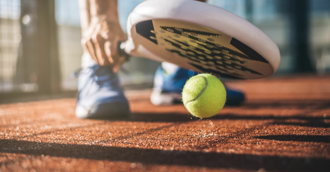 Att värma upp i padel är ett sätt att förebygga skador