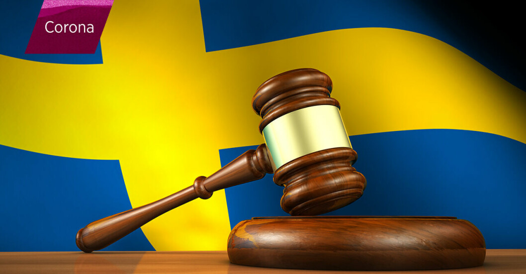 talmansklubba och svensk flagga