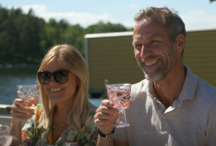 Christian och Pernilla glada över familjens hyllningar. Pernilla Wahlgren och Christian Bauer i programmet
