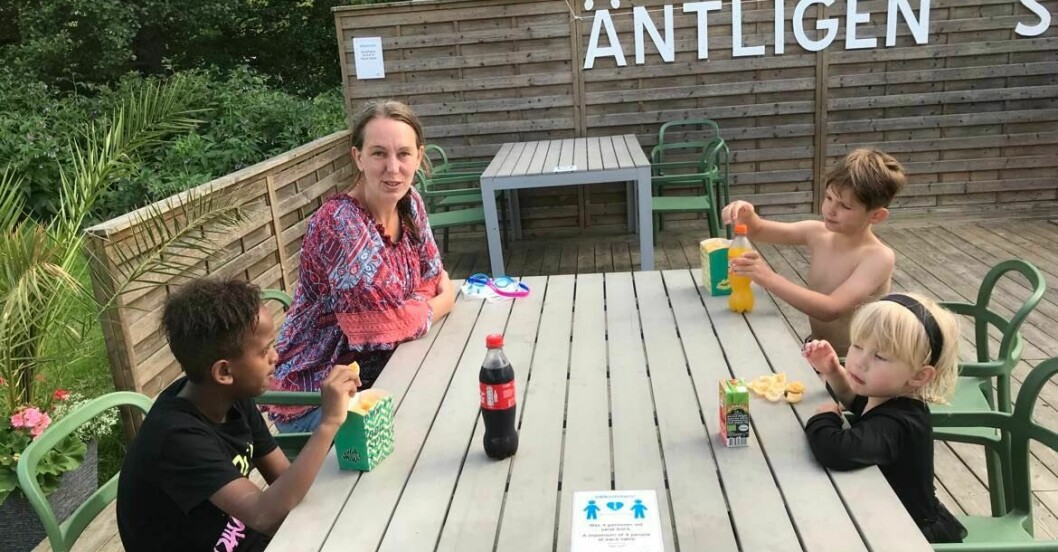 Petra och barnen på utflykt. Foto: Privat Petra med familj på utflykt.