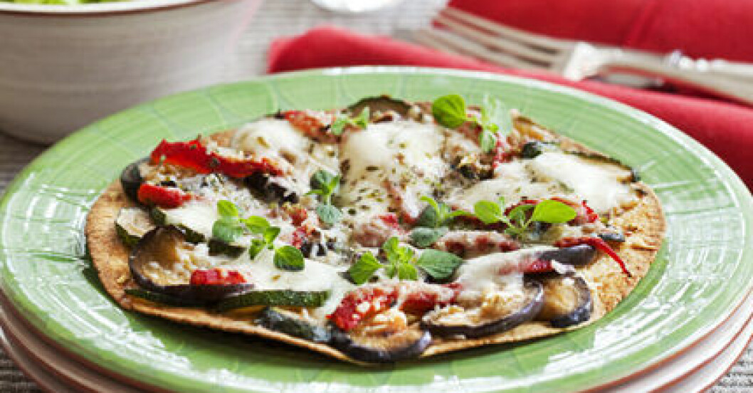 Pizza bianco med paprika och aubergine.