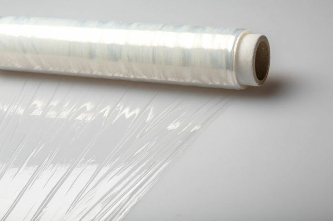 Lägg plastfolie på hyllorna i kylen. Bild: Shutterstock/IBL