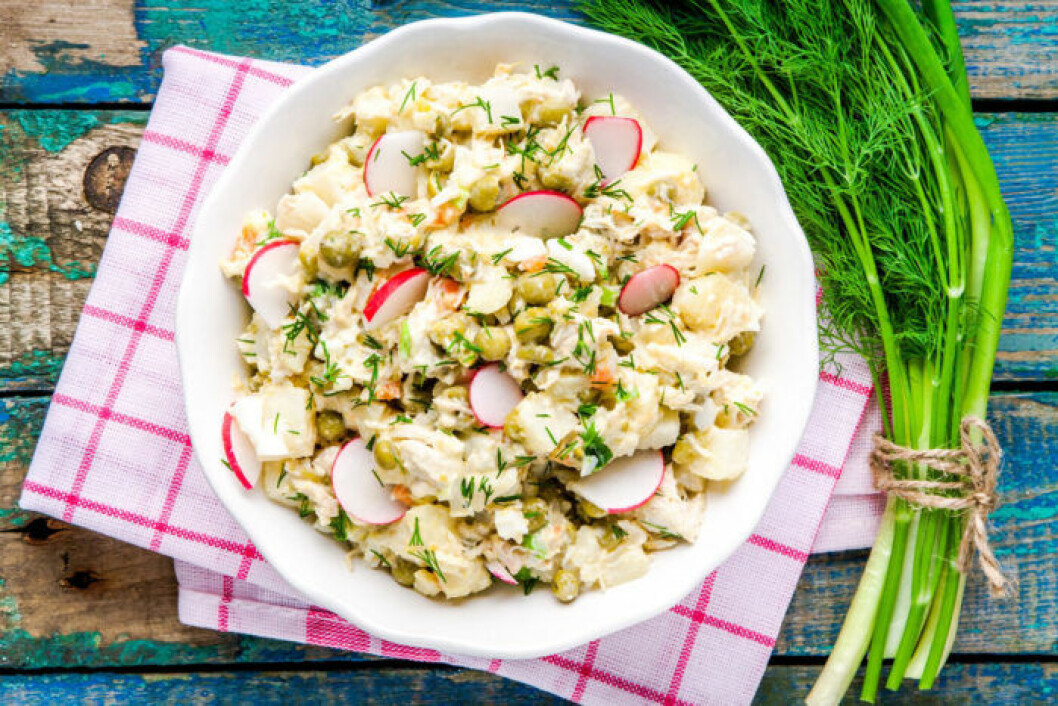 Potatissallad med en fräsch äppeltwist. Potatissallad med en fräsch äppeltwist.