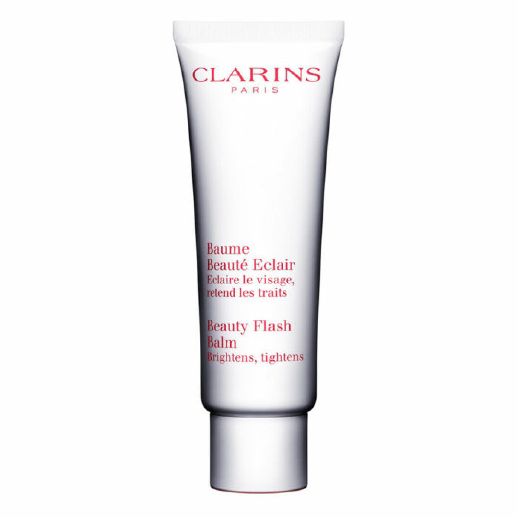 Primer från Clarins, 400 kronor. <a href="https://track.adtraction.com/t/t?a=1117786221&as=1213658115&t=2&tk=1&epi=tackande-foundation&url=https://www.lyko.se/smink/ansikte/primer/clarins-beauty-flash-balm" target="_blank" rel="noopener">Här kan du köpa den</a>. Primer från Carins