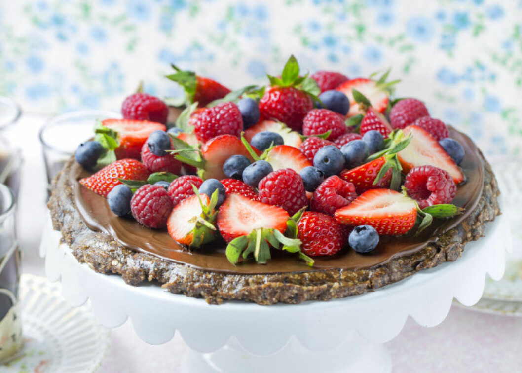 Nyttig midsommarmat! Så gör du raw food-tårta