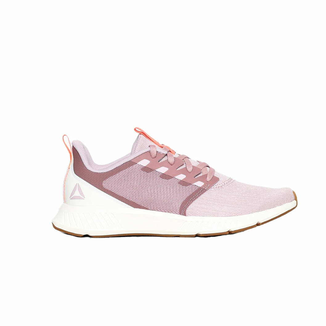 Löparskor från Reebok,<a href="http://clk.tradedoubler.com/click?p(17833)a(3025659)g(17114610)url(http://https://nelly.com/se/kl%C3%A4der-f%C3%B6r-kvinnor/sportkl%C3%A4der/tr%C3%A4ningsskor/reebok-performance-887/fusium-lite-79745-0039/)" target="_blank" rel="noopener"> 699 kronor</a>. löparsko från Reebok