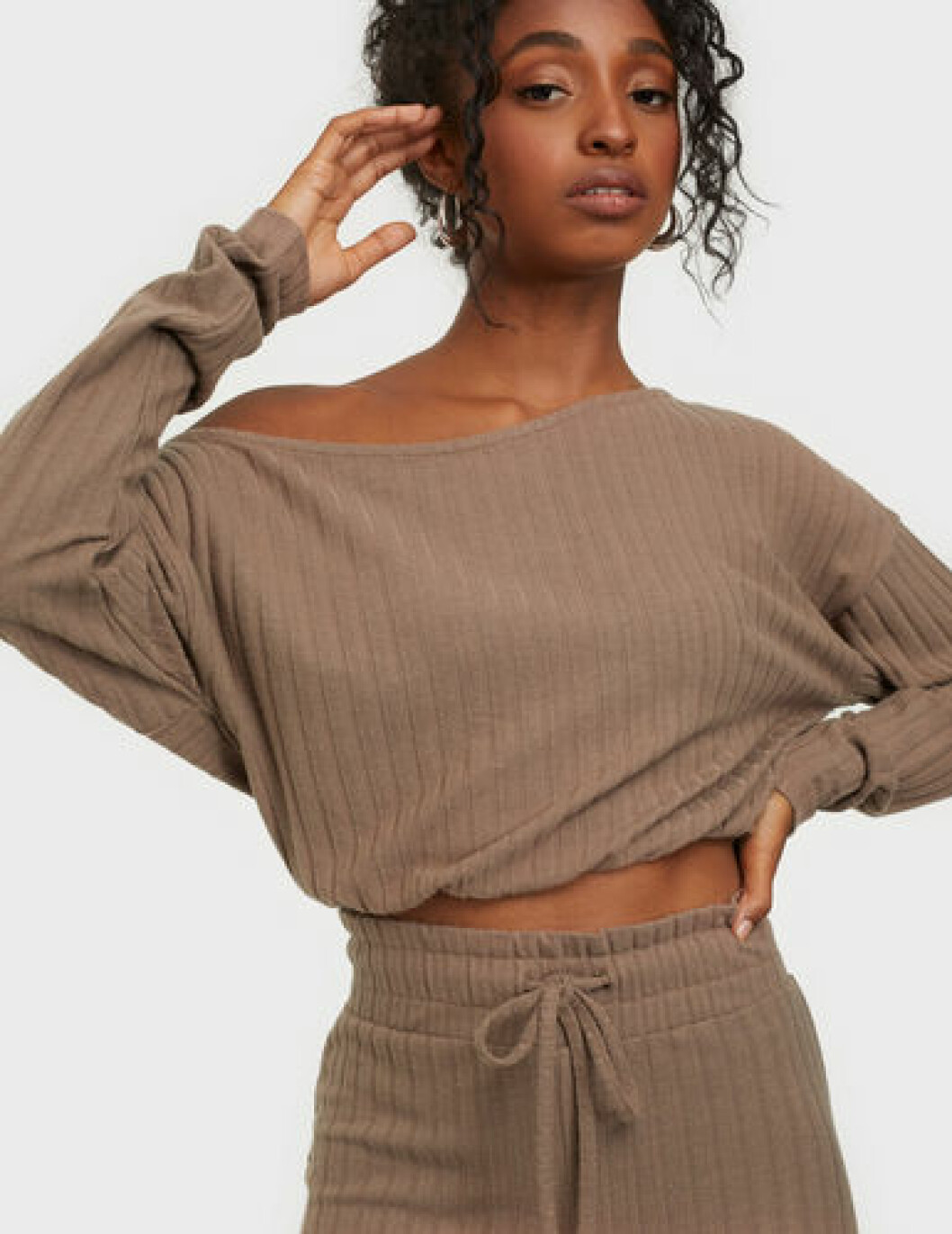 Ribbat set i off shoulder modell