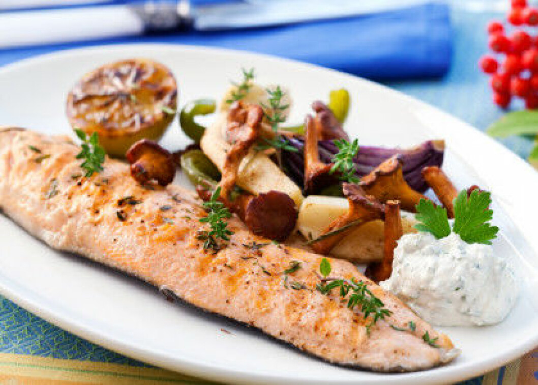 Recept på rödingfilé med rostade rötter, svamp och pepparrotscrème.