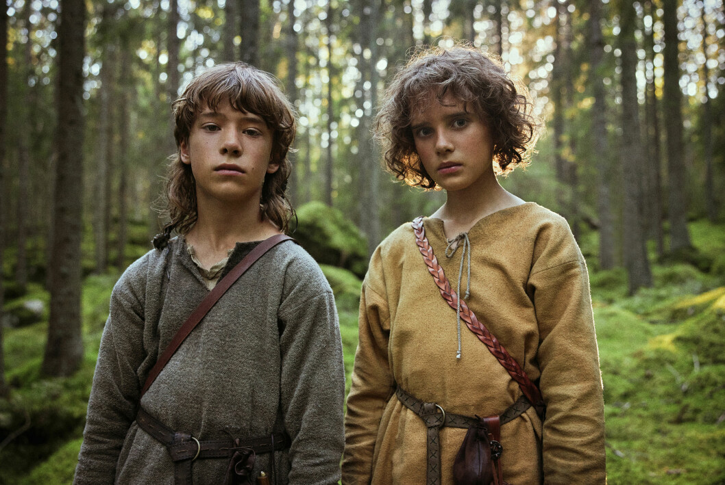 Tv-serien utlovar häftiga specialeffekter och en fördjupning av berättelsen om Ronja. Jack Bergenholtz Henriksson och Kerstin Linden
