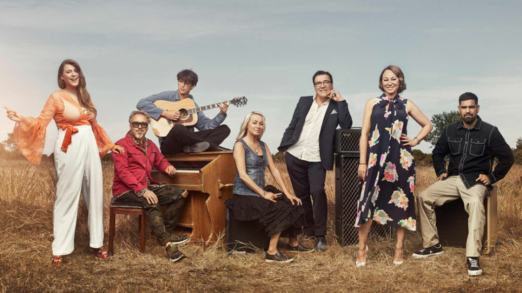 Alla deltagare i <em>Så mycket bättre</em>, fr.v: Linnea Henriksson, Eric Gadd, Albin Lee Meldau, Louise Hoffsten, Christer Sjögren, Charlotte Perrelli och Stor. Foto: Tv4 Alla deltagare i Så mycket bättre: Eric Gadd, Albin Lee Meldau, Louise Hoffsten, Christer Sjögren, Charlotte Perrelli och Stor.
