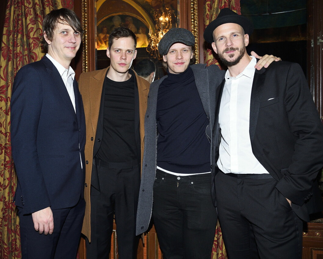 Sam, Bill, Valter och Gustaf Skarsgård under premiären av filmen <span class=" italic" data-lab-italic_desktop="italic">Utvandrarna</span> där Gustaf spelar huvudrollen. bröderna skarsgård