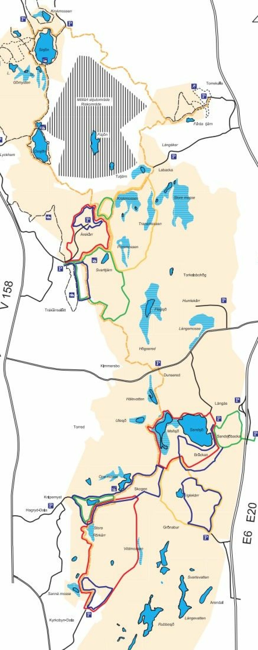 Det finns parkeringar i start och slut. <a href="https://vastkuststiftelsen.se/wp-content/uploads/2016/10/Sandsj%C3%B6backa-sp%C3%A5rt-o-leder.pdf" target="_blank" rel="noopener">Se större karta här.</a> Sandsjöbackaleden