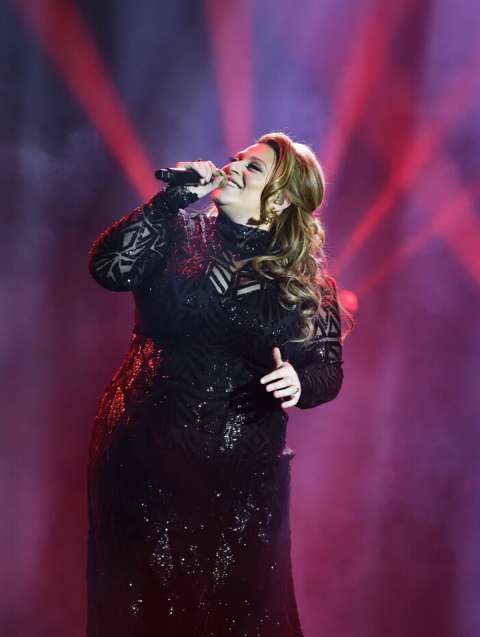 Sarah Dawn Finer under årets julshow <span class=" italic" data-lab-italic_desktop="italic">Stjärnklart</span> på Hamburger Börs,. Sarah Dawn Finer på scen