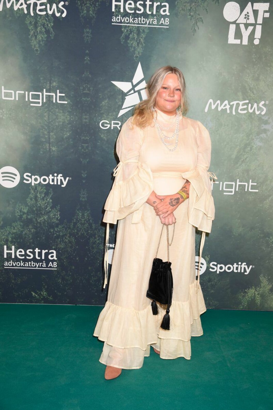 Sarah Klang på röda mattan på Grammisgalan 2020