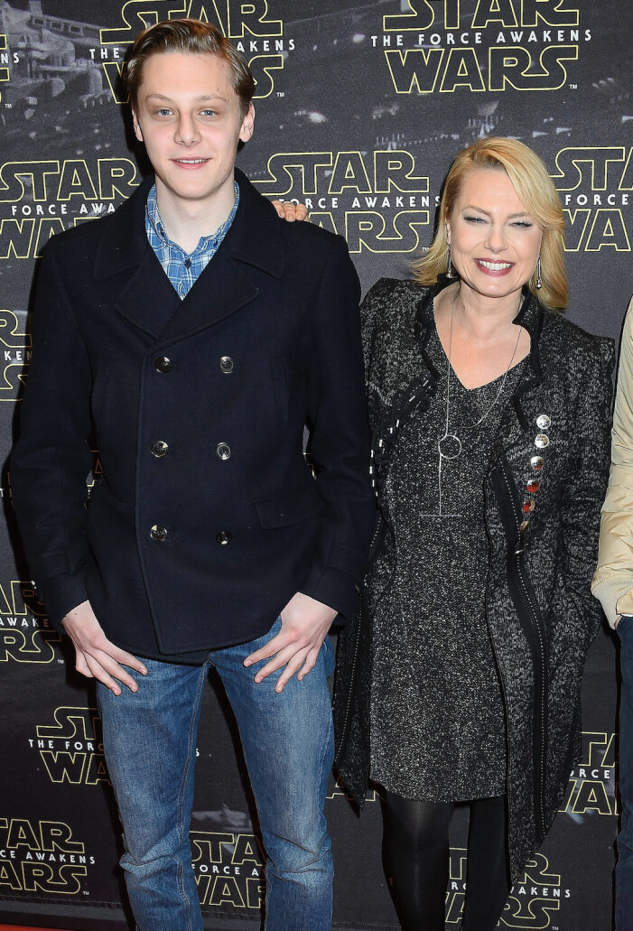Son och mor på <em>Star Wars</em>-premiär 2015. tim nutley och mamma helena bergström på biopremiär 2015.