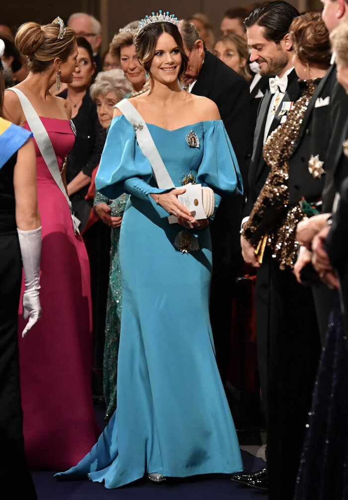 Under Nobelfesten 2019 fick hon många blickar på sig i denna smurfblå blåsa.