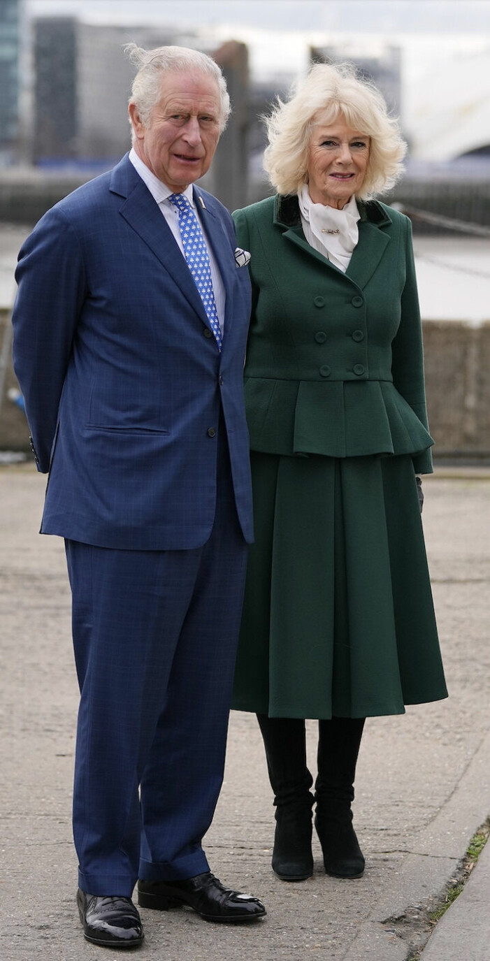 Prins Charles och hans fru Camilla känner stor ära efter drottningens offentliga ord och önskan om att hertiginnan nu får bli drottninggemål. prins charles och hertiginnan av cornwall - camilla