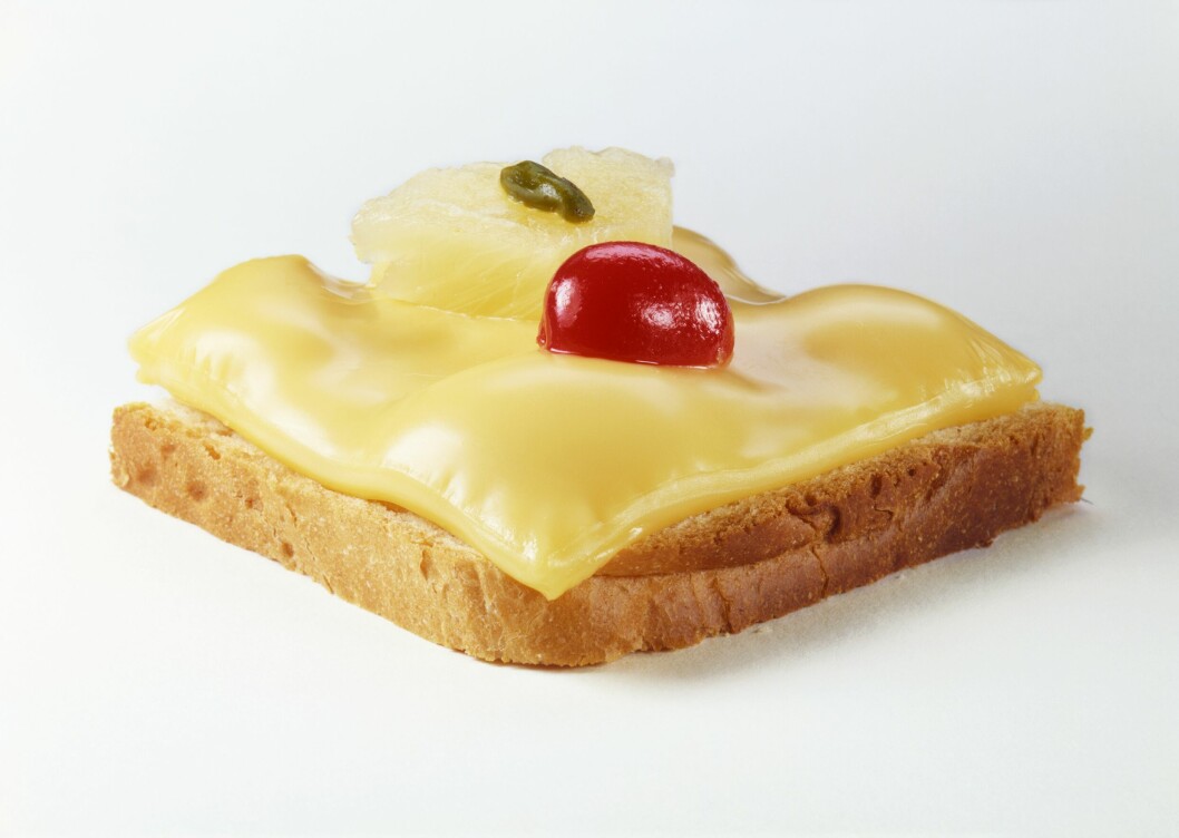 Ananasen hittar också till den varma mackan. ananas macka