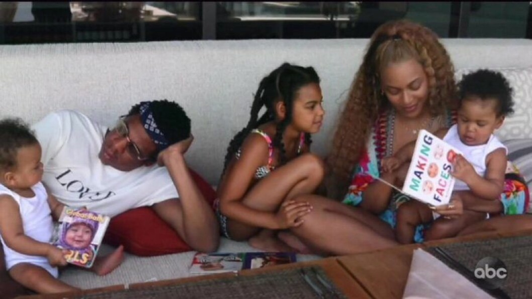 Beyoné och Jay Z valde <span style="font-size: 16px;">Blue Ivy som namn till sitt första barn. </span> BEYONCE, JAY-Z, DAUGHTER BLUE IVY, tvillingarna RUMI CARTER och SIR CARTER