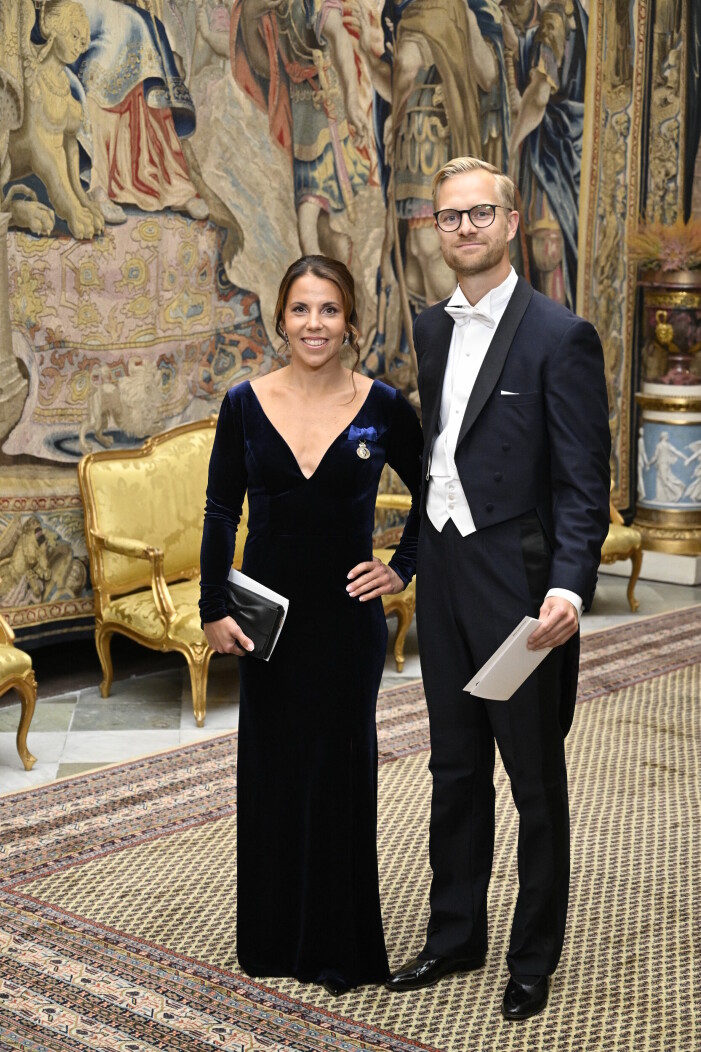 Charlotte Kalla tog med sig sambon Fredrik Karström till en representationsmiddag på Stockholms slott. Charlotte Kalla tog med sig sambon Fredrik Karström till en representationsmiddag på Stockholms slott.