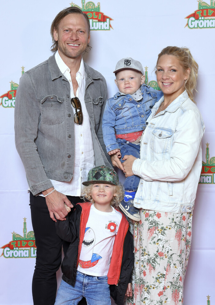 Anna och Jesper med barnen Elton och Lionel på premiäröppning av Gröna Lund 2019. Jesper Rodhborn anna brolin och barnen