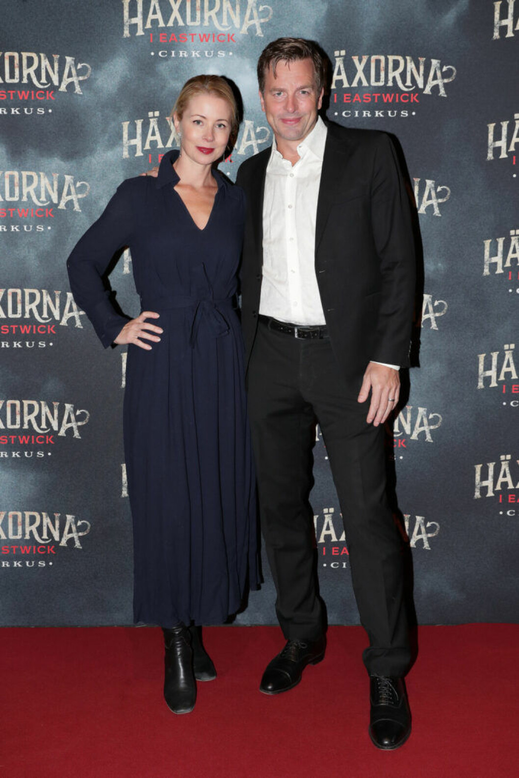 Julia Dufvenius och Christopher Wollter.
